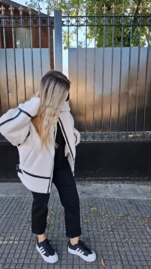 campera de corderito sintético